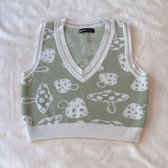 SHEIN Tops - SHEIN Mushroom V-Neck Sleeveless Crop Knit Sweater Vest Size M Green